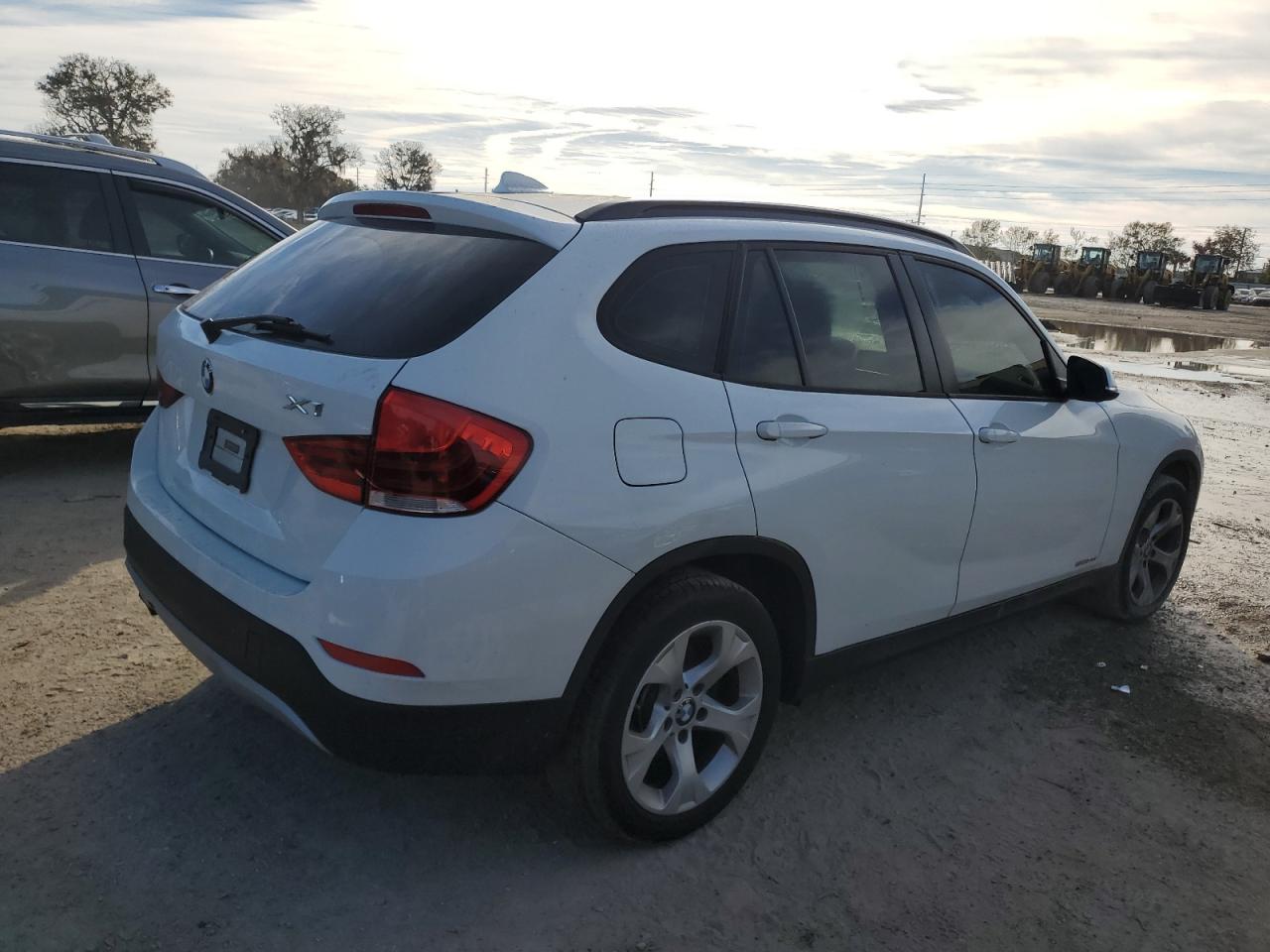 Изображение 3 2015 BMW X1 SDRIVE28I 2015 с VIN WBAVM1C56FVW58776