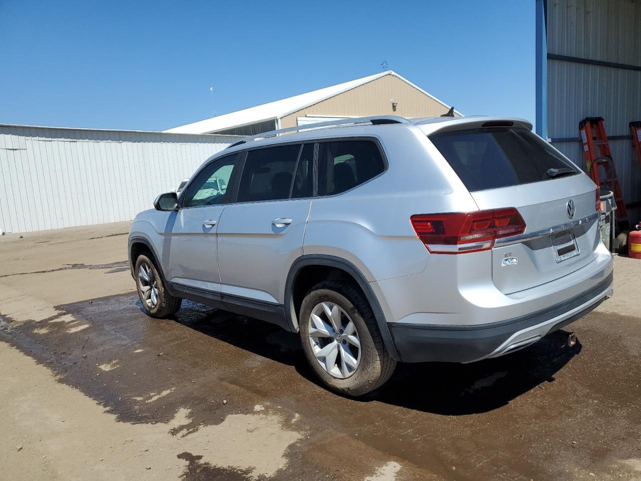 Image 2 of Volkswagen Atlas Se 2018 with VIN 1V2LR2CA8JC517242