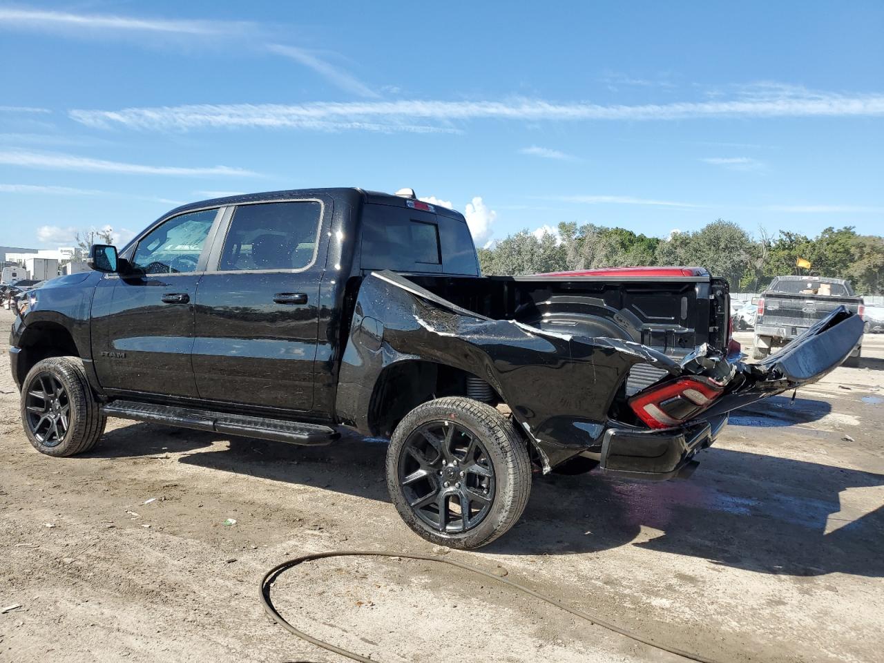 Изображение 2 2023 RAM 1500 LARAMIE 2023 с VIN 1C6SRFJT7PN589823