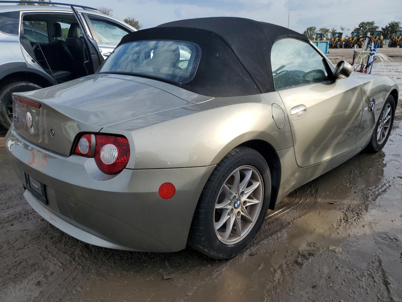 Изображение 2 2005 BMW Z4 2.5 2005 с VIN 4USBT33585LS53592