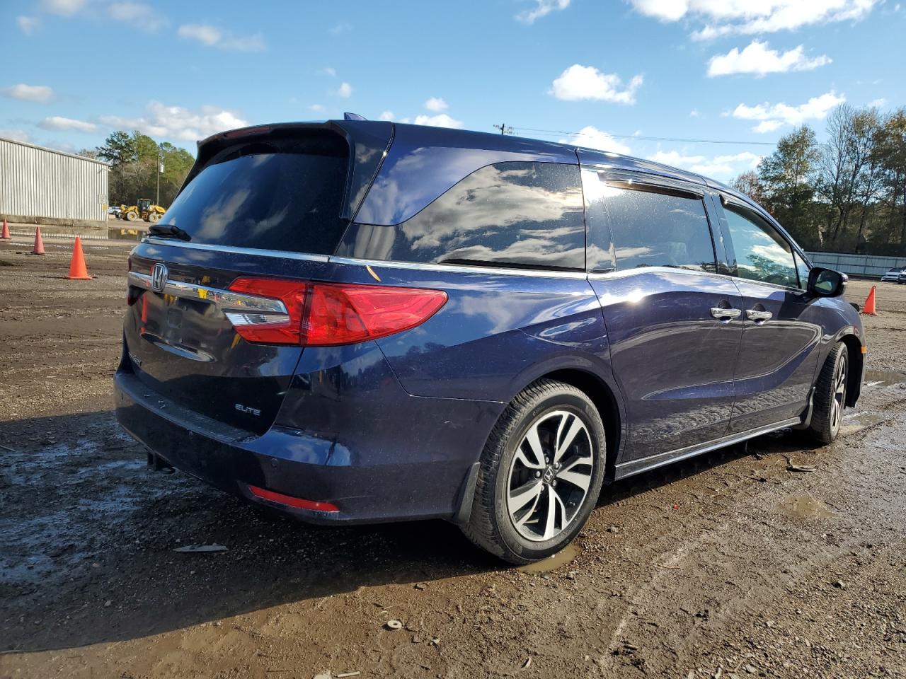 Image 3 of 2019 HONDA ODYSSEY ELITE 2019 with VIN 5FNRL6H95KB077617