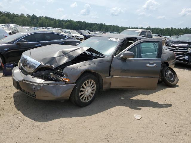 Image 1 of 2003 LINCOLN TOWN CAR EXECUTIVE 2003 with VIN 1LNHM81W23Y650832