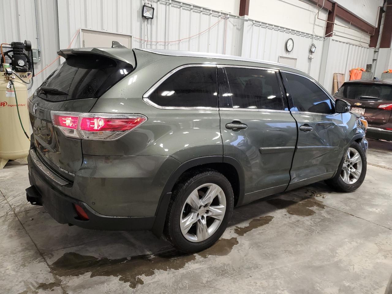 Изображение 3 2015 TOYOTA HIGHLANDER LIMITED 2015 с VIN 5TDDKRFH3FS214919