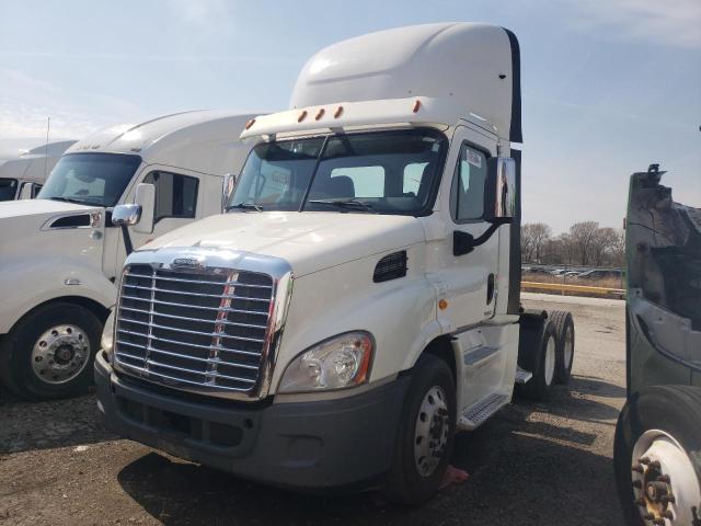 Image 2 of 2014 FREIGHTLINER CASCADIA 113 2014 with VIN 1FUJGBDV7ELFG8809