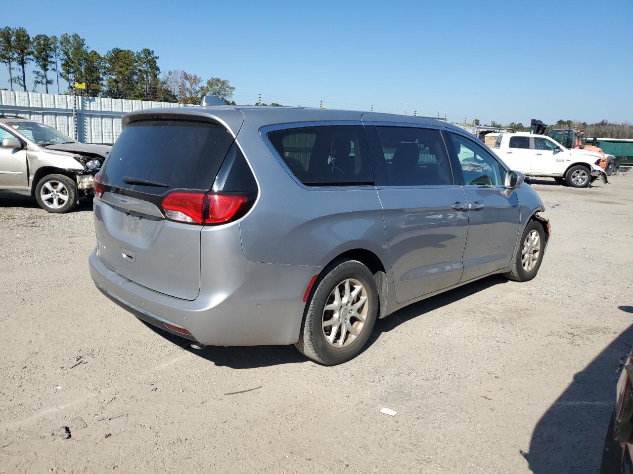 Изображение 3 2020 CHRYSLER PACIFICA TOURING 2020 с VIN 2C4RC1FG5LR196374