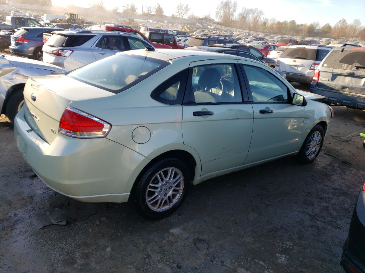 Image 3 of 2010 FORD FOCUS SE 2010 with VIN 1FAHP3FN9AW258430