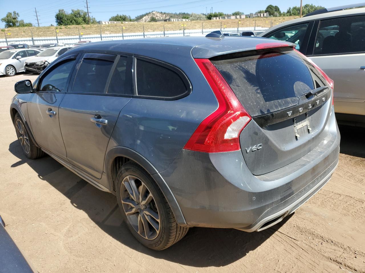 Image 2 of 2018 VOLVO V60 CROSS COUNTRY PREMIER 2018 with VIN YV440MWK8J2055705