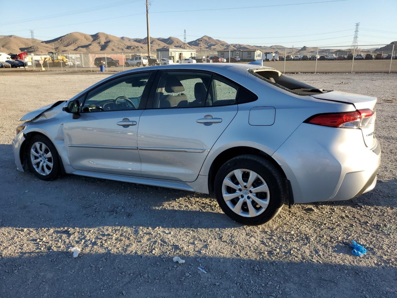 Image 2 of 2020 TOYOTA COROLLA LE 2020 with VIN 5YFEPRAE3LP146404