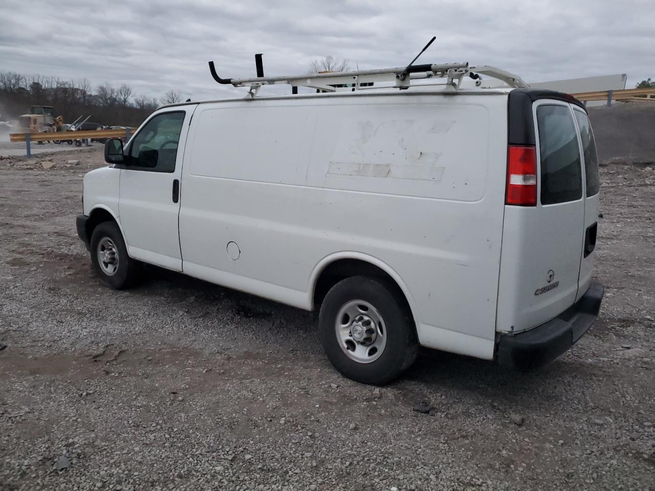 Image 2 of 2018 CHEVROLET EXPRESS G2500  2018 with VIN 1GCWGAFP6J1308429