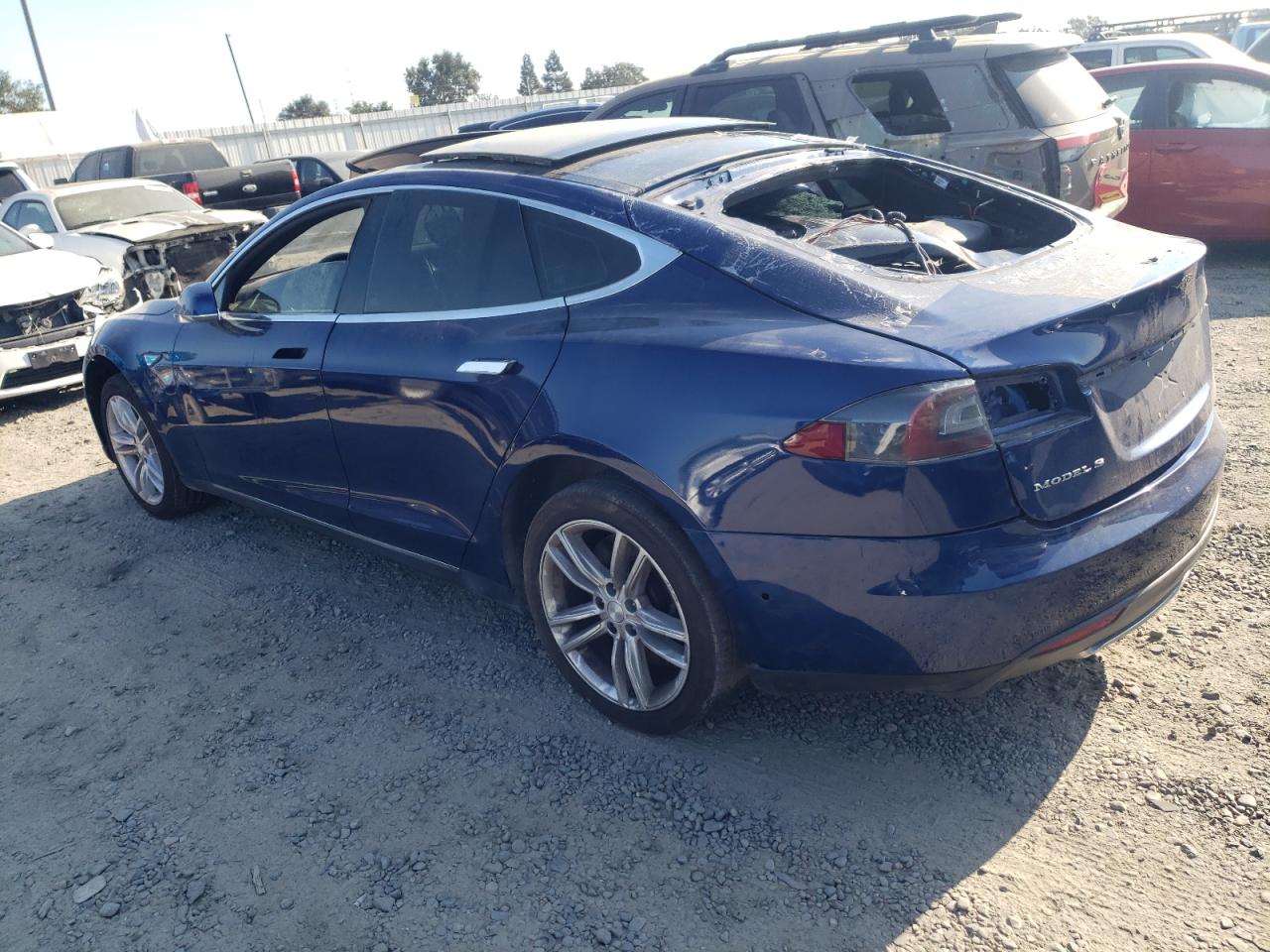 Image 2 of Tesla Model S 2015 with VIN 5YJSA1E28FF112996