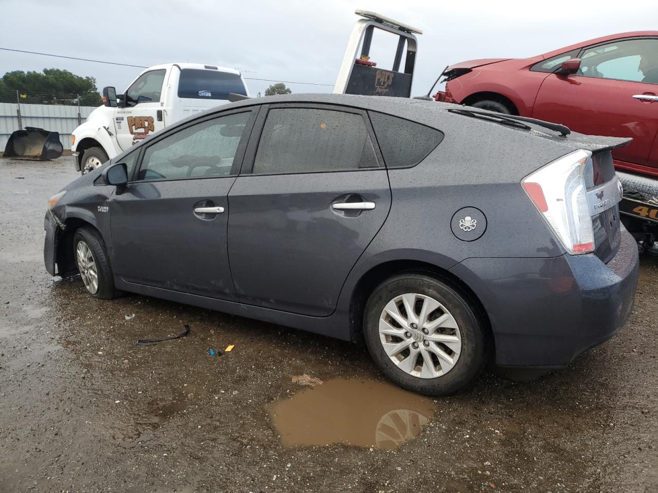 Image 2 of 2015 TOYOTA PRIUS PLUG-IN  2015 with VIN JTDKN3DP8F3074177