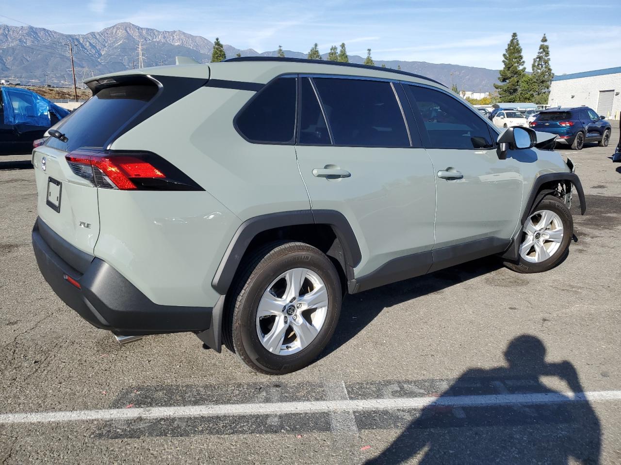 Obraz 3 z 2021 TOYOTA RAV4 XLE 2021 z VIN 2T3W1RFV1MW158816