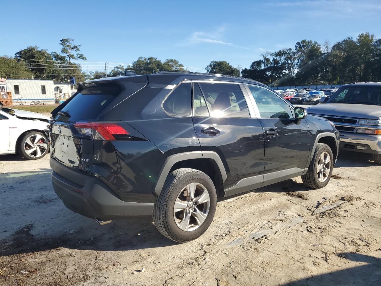 Obraz 3 z 2022 TOYOTA RAV4 XLE 2022 z VIN 2T3W1RFV0NC189073