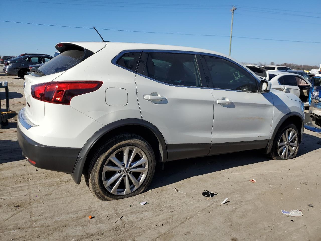 Obraz 3 z 2019 NISSAN ROGUE SPORT S 2019 z VIN JN1BJ1CP0KW239085