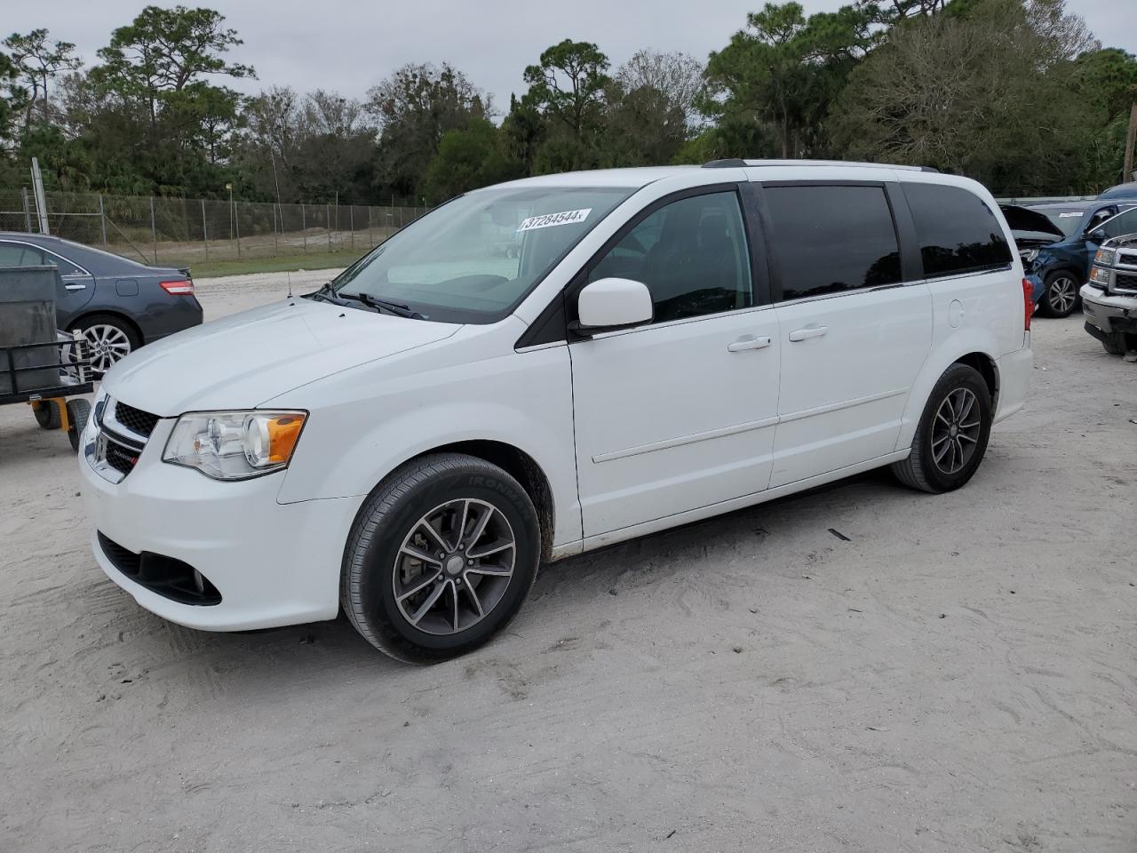 Image 1 of 2017 DODGE GRAND CARAVAN SXT 2017 with VIN 2C4RDGCG0HR677502