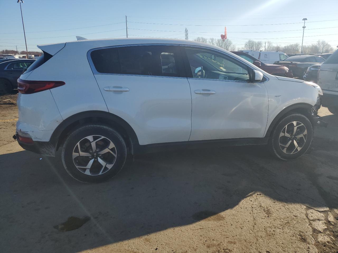 Изображение 3 2022 KIA SPORTAGE LX 2022 с VIN KNDPMCAC6N7999087