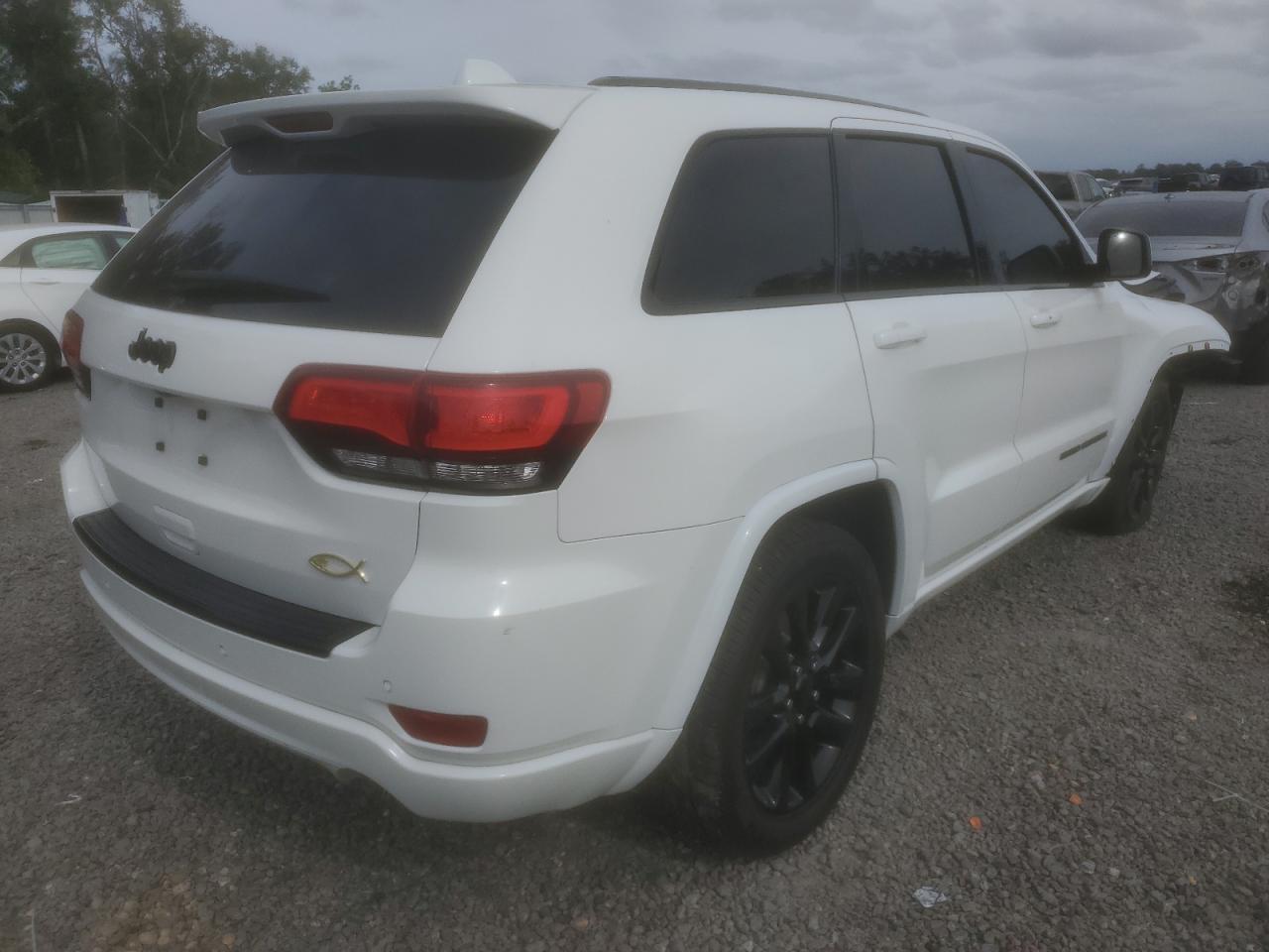 Image 3 of 2018 JEEP GRAND CHEROKEE LAREDO 2018 with VIN 1C4RJEAG5JC322761