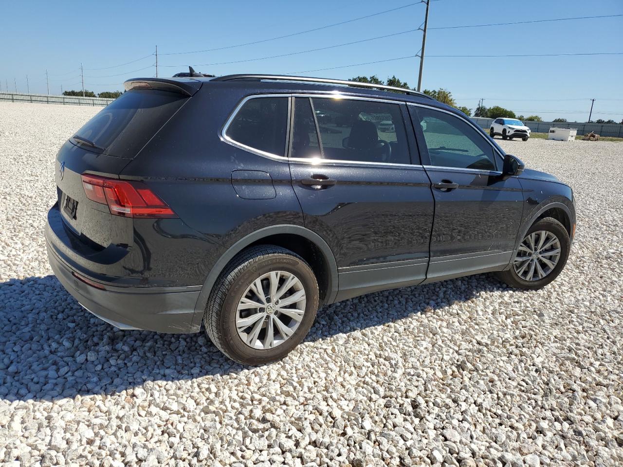 Image 3 of 2019 VOLKSWAGEN TIGUAN SE 2019 with VIN 3VV3B7AXXKM044438