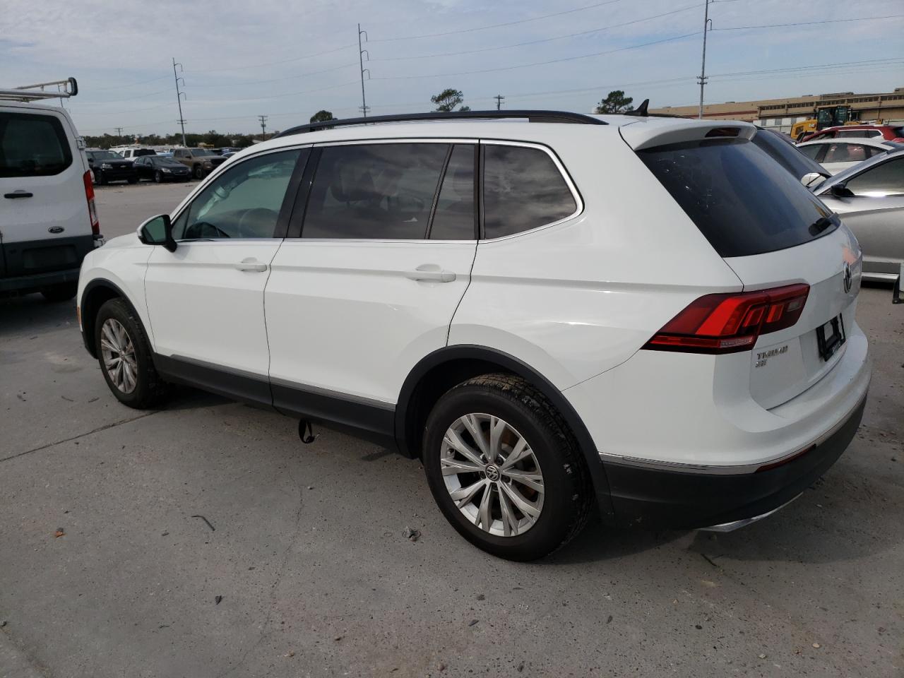 Image 2 of 2018 VOLKSWAGEN TIGUAN SE 2018 with VIN 3VV3B7AX7JM095071