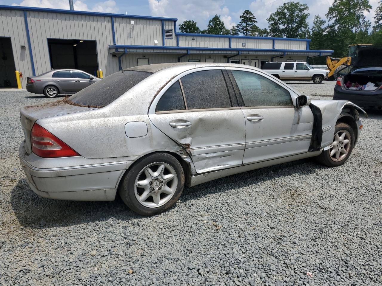 Image 3 of 2002 MERCEDES-BENZ C 240 2002 with VIN WDBRF61J92E003421