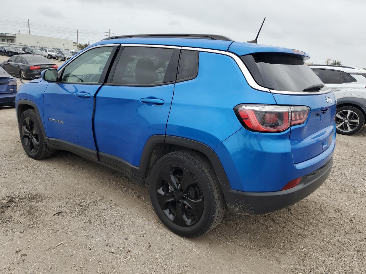 Image 2 of 2019 JEEP COMPASS LATITUDE 2019 with VIN 3C4NJCBB5KT711444
