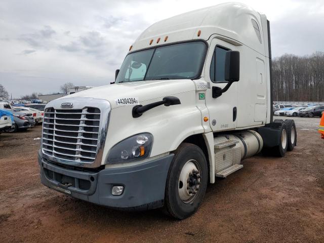 Image 2 of 2019 FREIGHTLINER CASCADIA 125  2019 with VIN 3AKJGLDRXKSKM9799