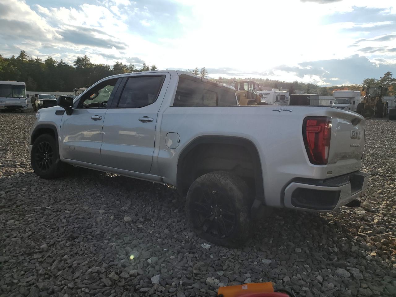 Image 2 of 2022 GMC SIERRA LIMITED K1500 ELEVATION 2022 with VIN 3GTP9CEK3NG100256