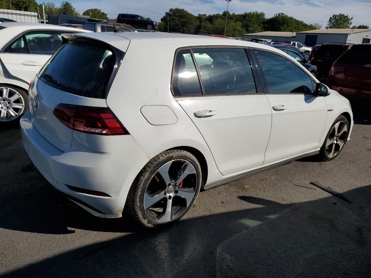Изображение 3 2018 VOLKSWAGEN GTI S/SE 2018 с VIN 3VW447AU6JM266621