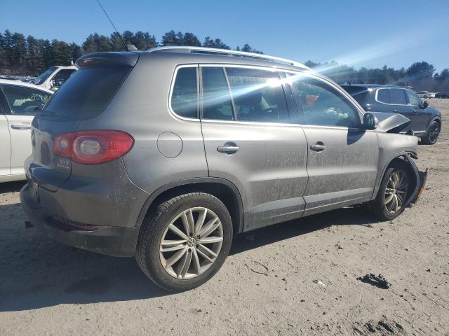Image 3 of 2010 VOLKSWAGEN TIGUAN SE 2010 with VIN WVGBV7AX3AW511310