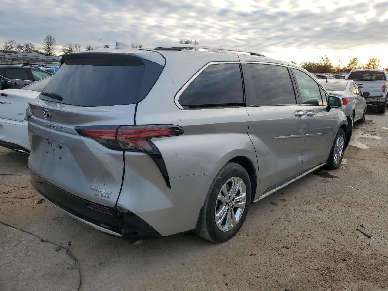Изображение 3 2022 TOYOTA SIENNA LIMITED 2022 с VIN 5TDESKFC9NS065608