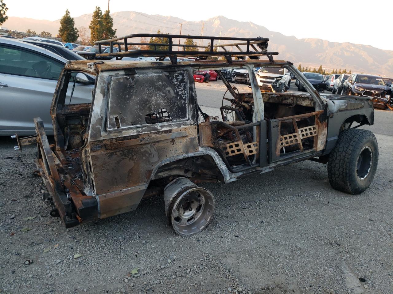 Image 3 of 1993 JEEP CHEROKEE  1993 with VIN 1J4FJ28S0PL605860