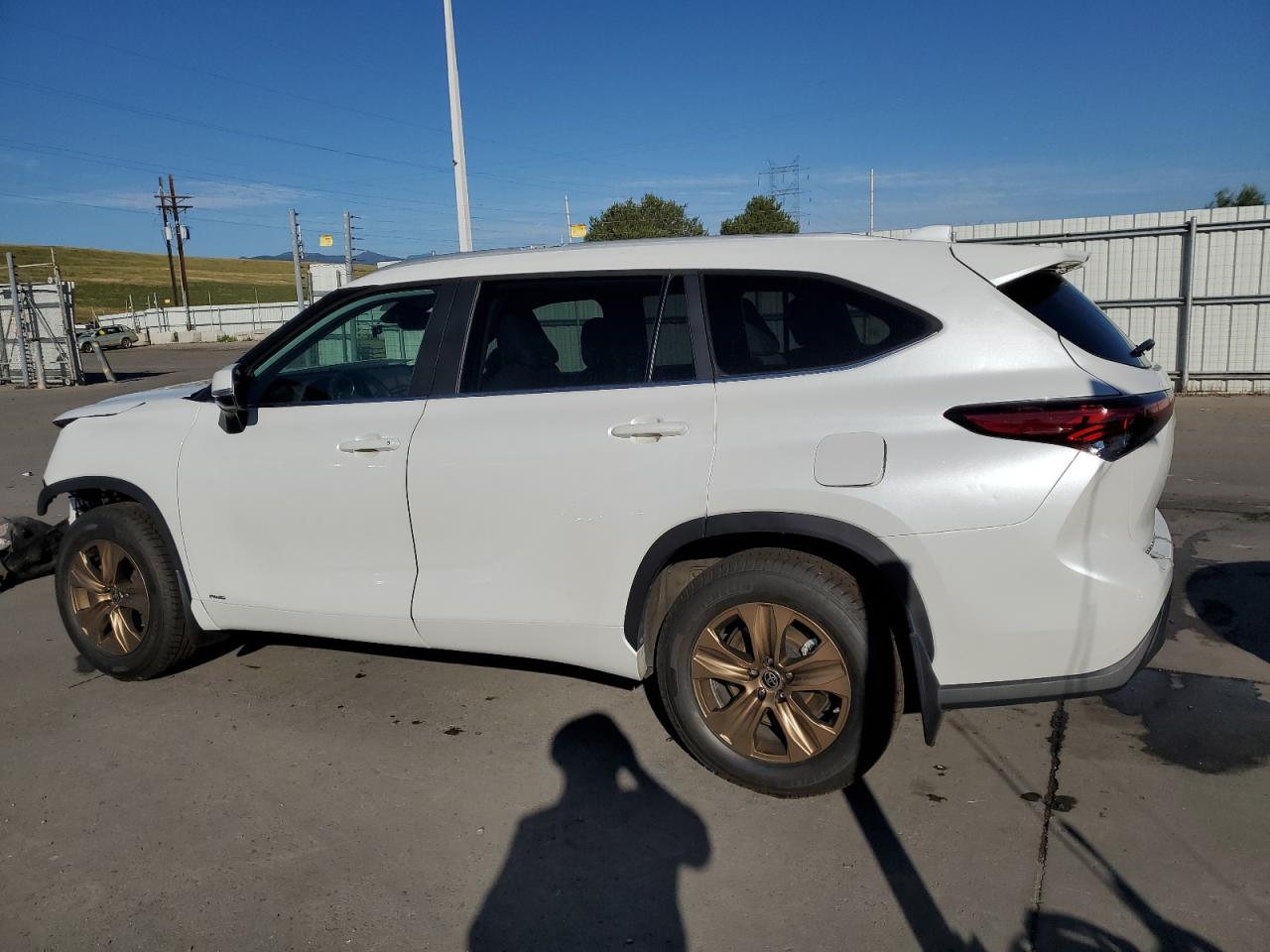 Obraz 2 z 2023 TOYOTA HIGHLANDER HYBRID BRONZE EDITION 2023 z VIN 5TDABRCHXPS565402
