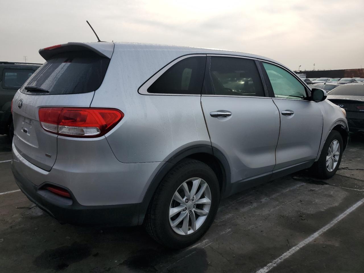 Image 3 of 2016 KIA SORENTO LX 2016 with VIN 5XYPG4A30GG041159
