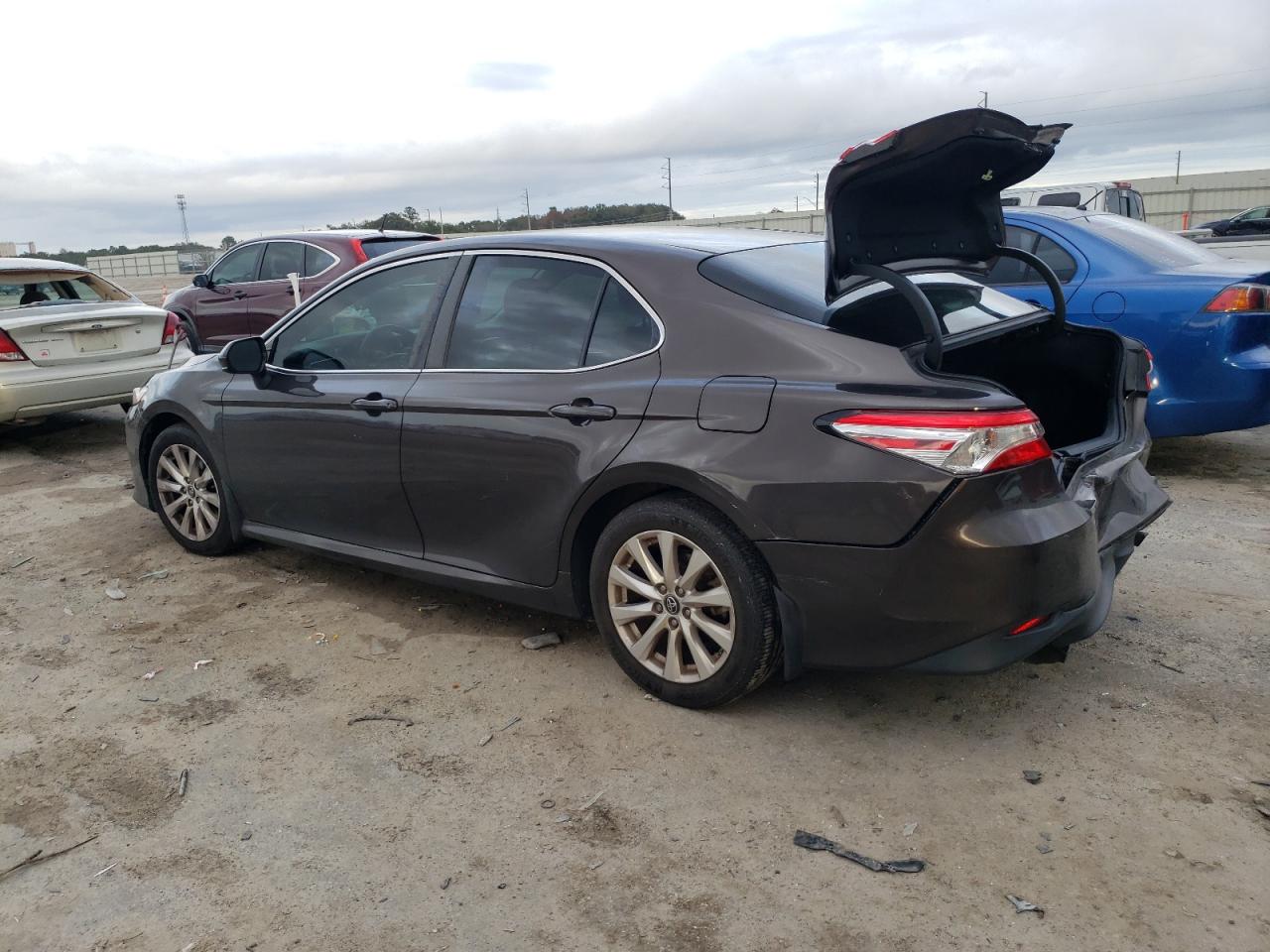 Obraz 2 z 2018 TOYOTA CAMRY L 2018 z VIN 4T1B11HK6JU503734