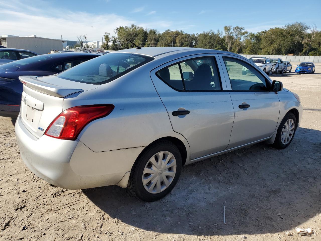 Obraz 3 z 2014 NISSAN VERSA S 2014 z VIN 3N1CN7AP3EL830679