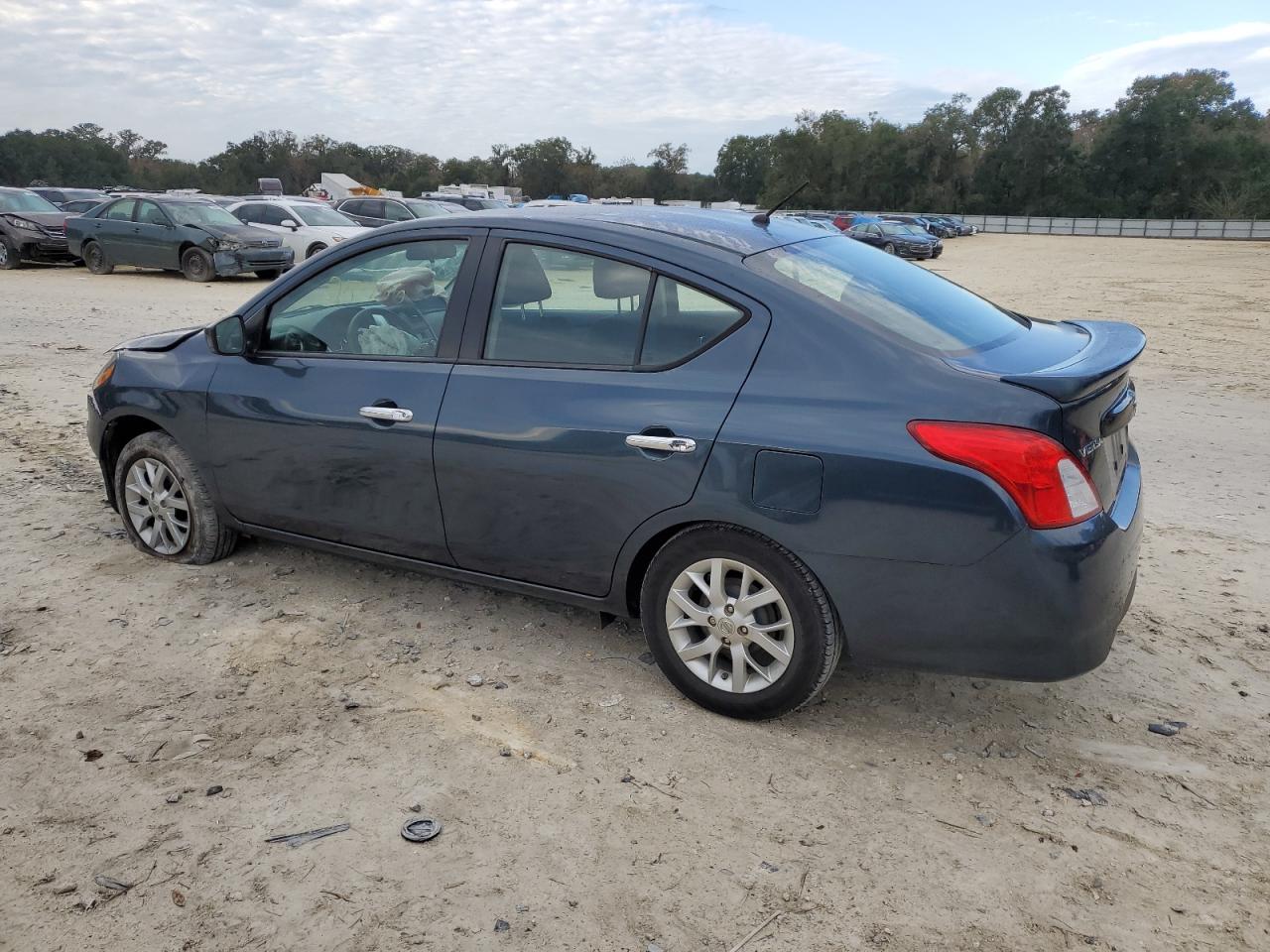Obraz 2 z 2016 NISSAN VERSA S 2016 z VIN 3N1CN7AP3GL904850