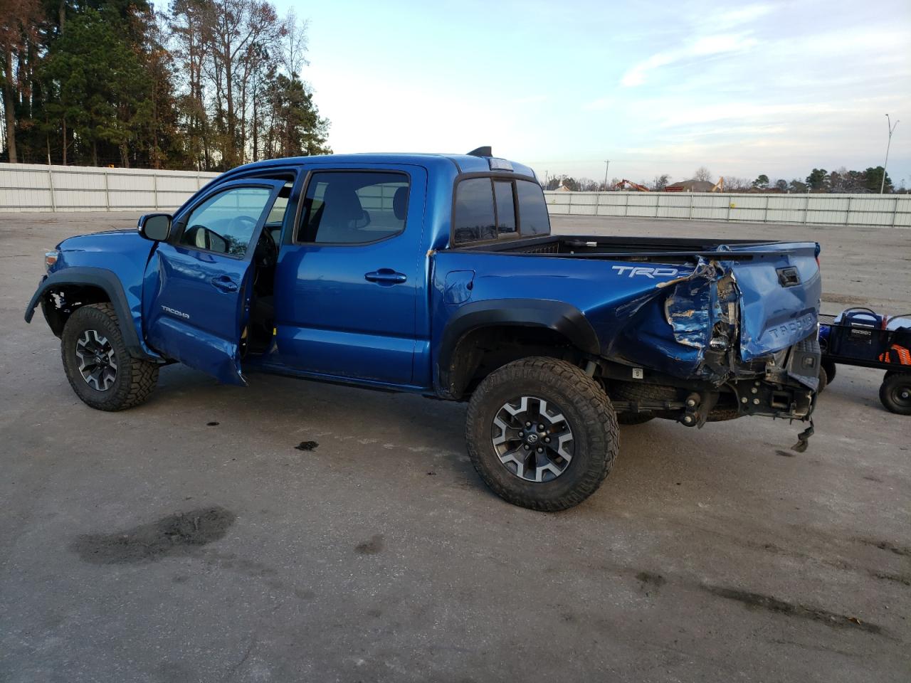 Obraz 2 z 2016 TOYOTA TACOMA DOUBLE CAB 2016 z VIN 5TFCZ5AN4GX041064