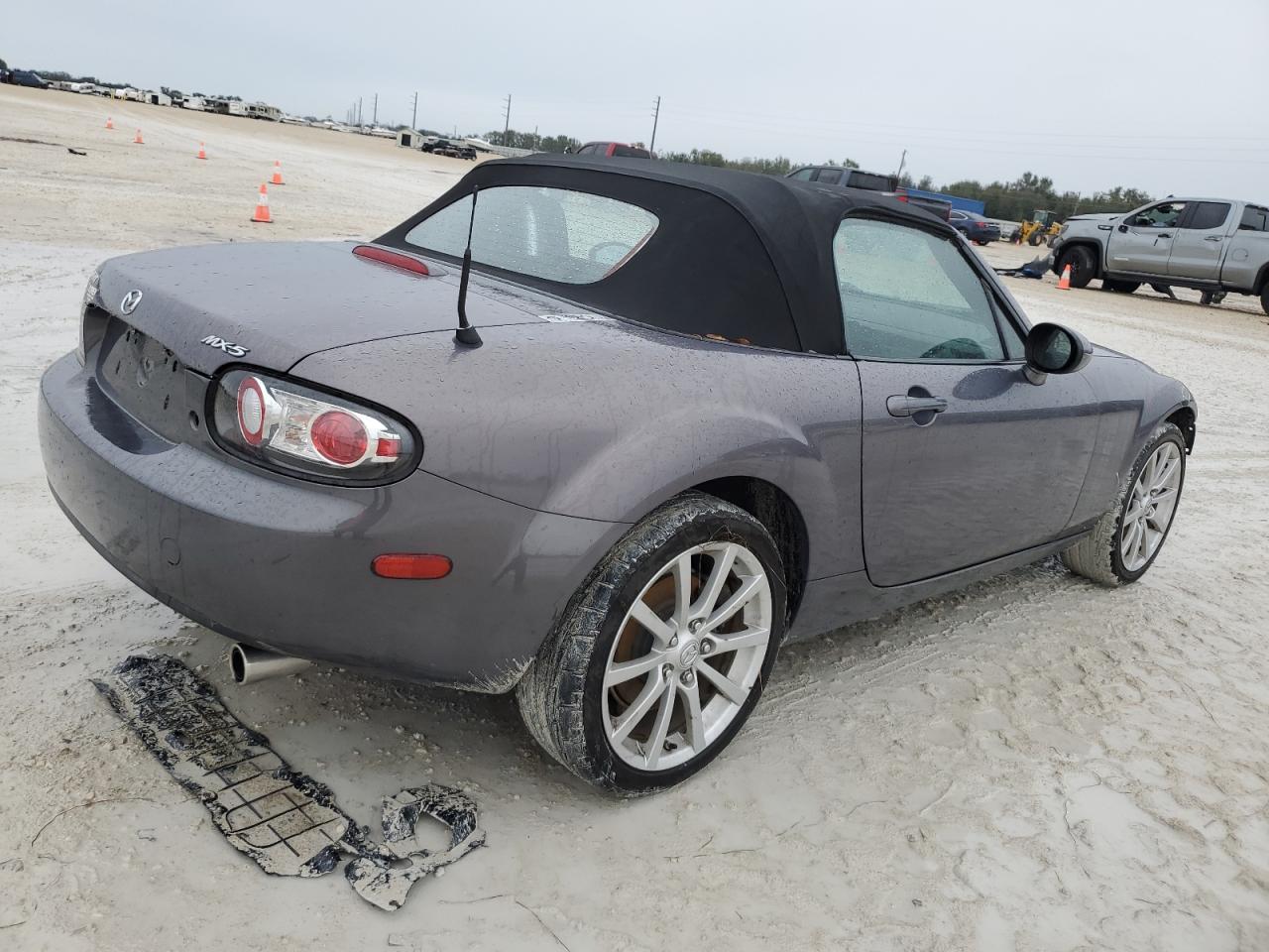 Obraz 3 z 2006 MAZDA MX-5 MIATA  2006 z VIN JM1NC25F060119343