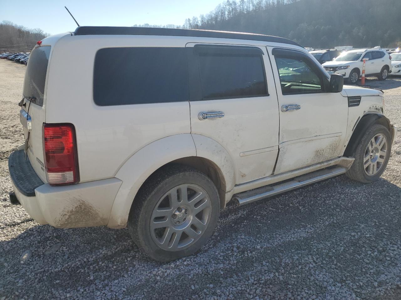 Image 3 of 2010 DODGE NITRO SXT 2010 with VIN 1D4PU5GK6AW127067