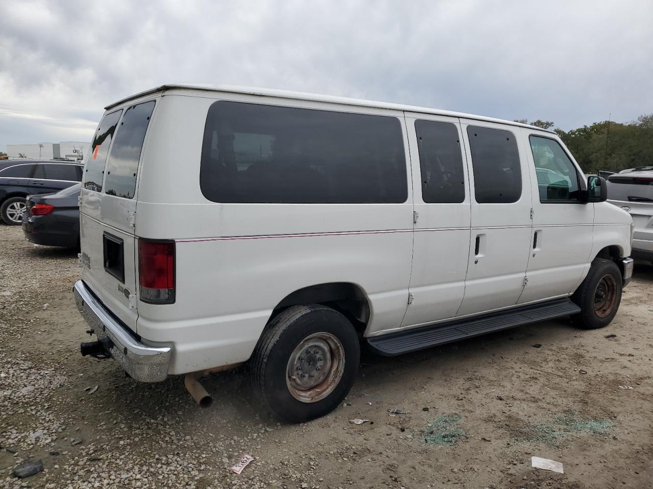 Изображение 3 2011 FORD ECONOLINE E350 SUPER DUTY WAGON 2011 с VIN 1FBNE3BL7BDB07613