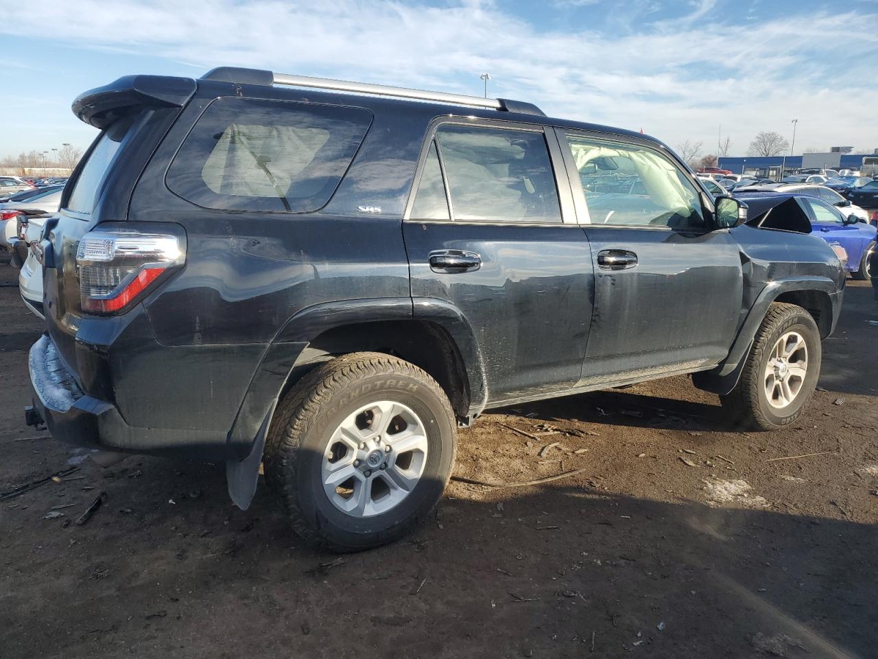 Image 3 of 2023 TOYOTA 4RUNNER SE 2023 with VIN JTEMU5JR0P6116902