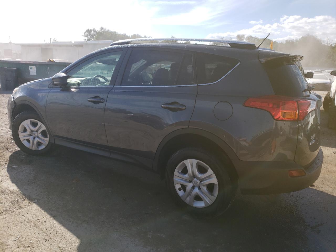 Image 2 of 2015 TOYOTA RAV4 LE 2015 with VIN JTMBFREV5FD147982