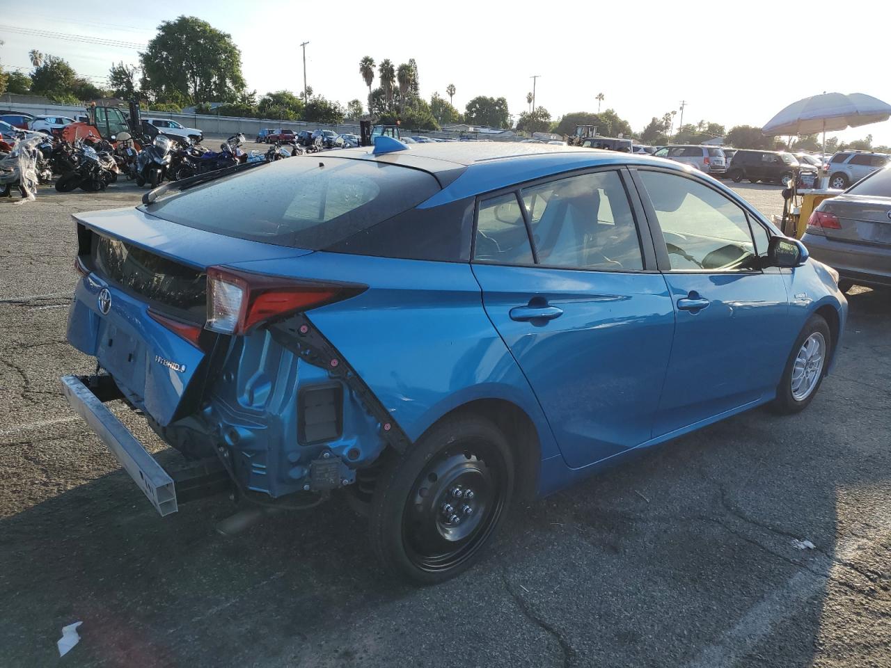 Image 3 of 2019 TOYOTA PRIUS  2019 with VIN JTDKARFU4K3076729