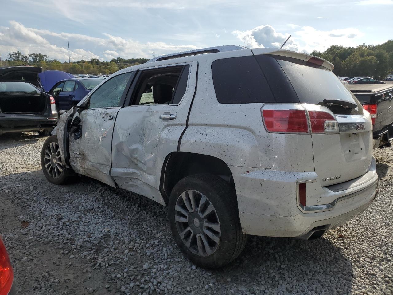 Изображение 2 2017 GMC TERRAIN DENALI 2017 с VIN 2GKFLVE38H6177906