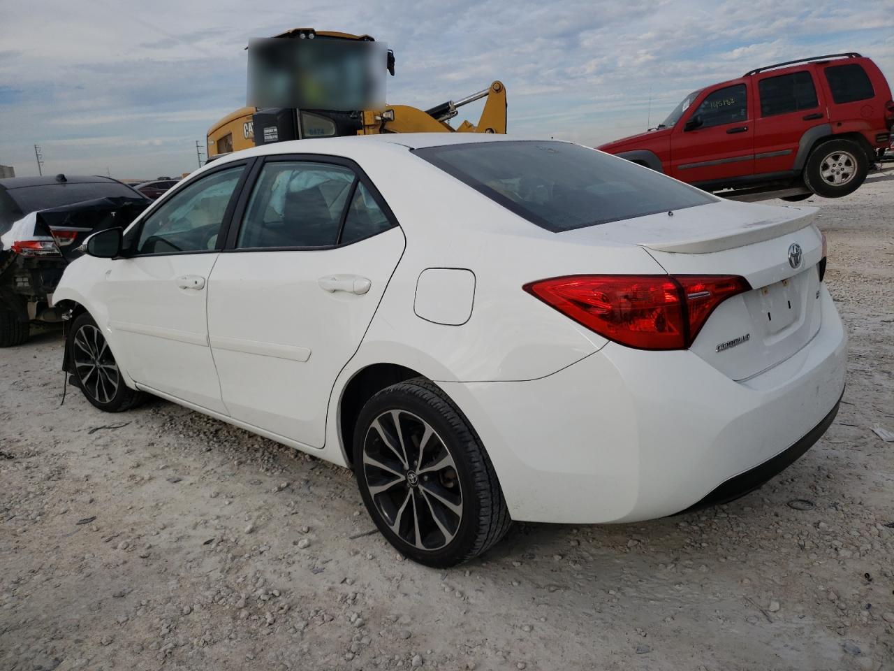 Изображение 2 2018 TOYOTA COROLLA L 2018 с VIN 5YFBURHE0JP776251