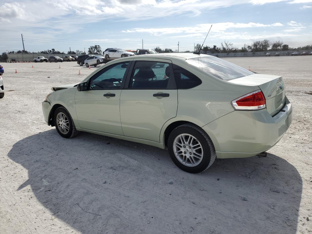 Изображение 2 2010 FORD FOCUS SE 2010 с VIN 1FAHP3FN3AW156184