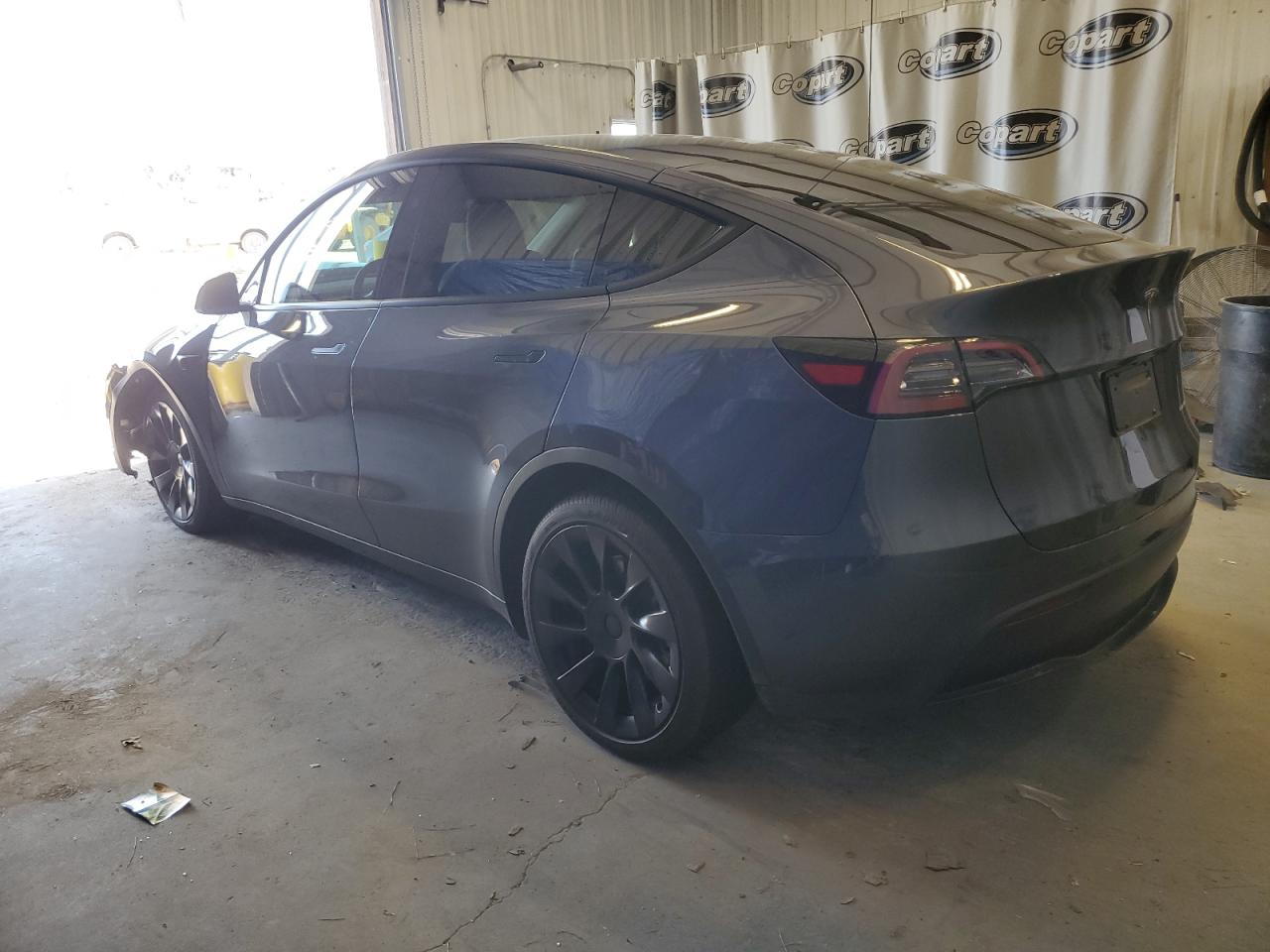 Obraz 2 z 2023 TESLA MODEL Y  2023 z VIN 7SAYGAEEXPF830895