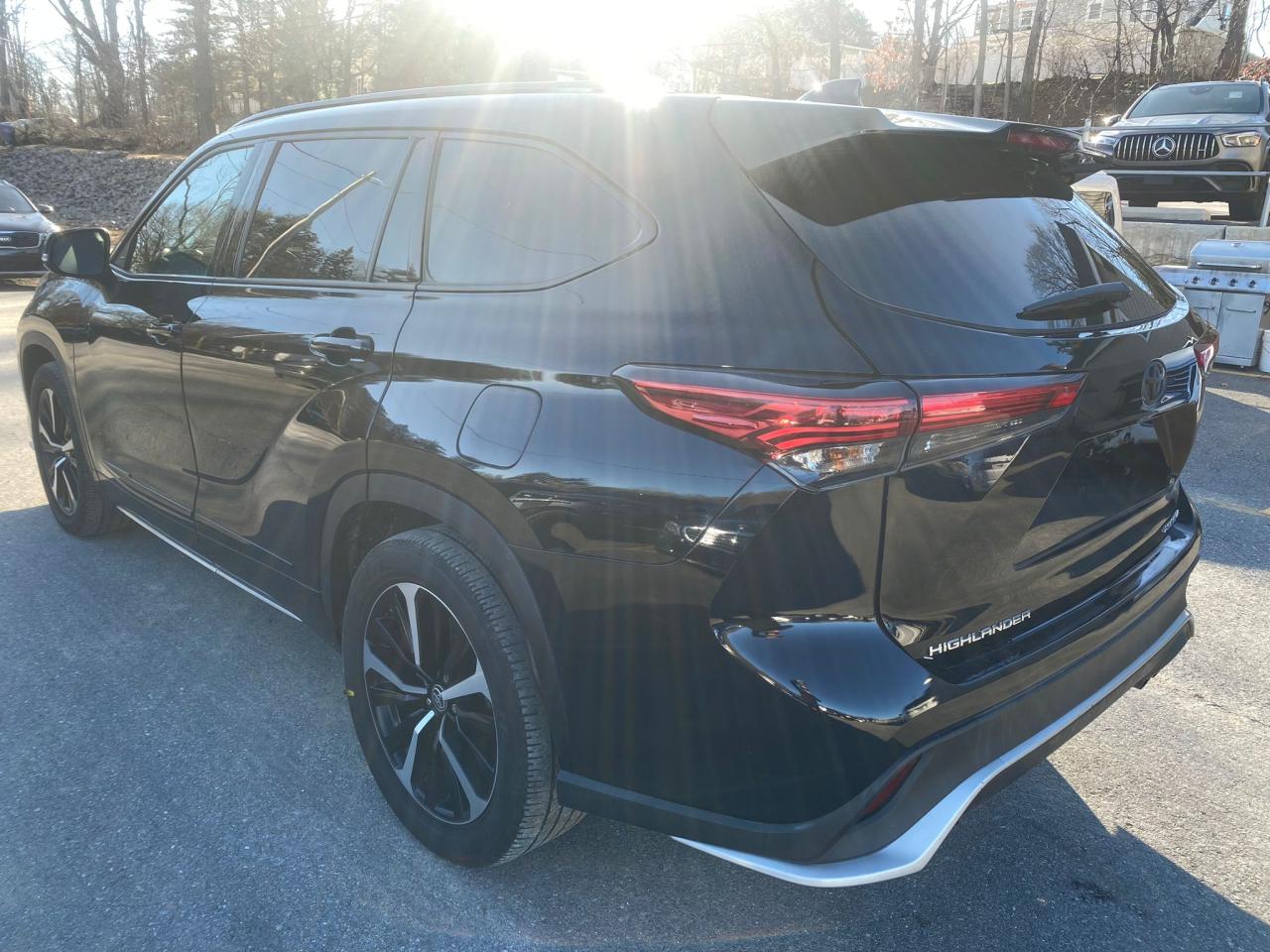 Image 2 of 2021 TOYOTA HIGHLANDER XSE 2021 with VIN 5TDLZRBH3MS058973