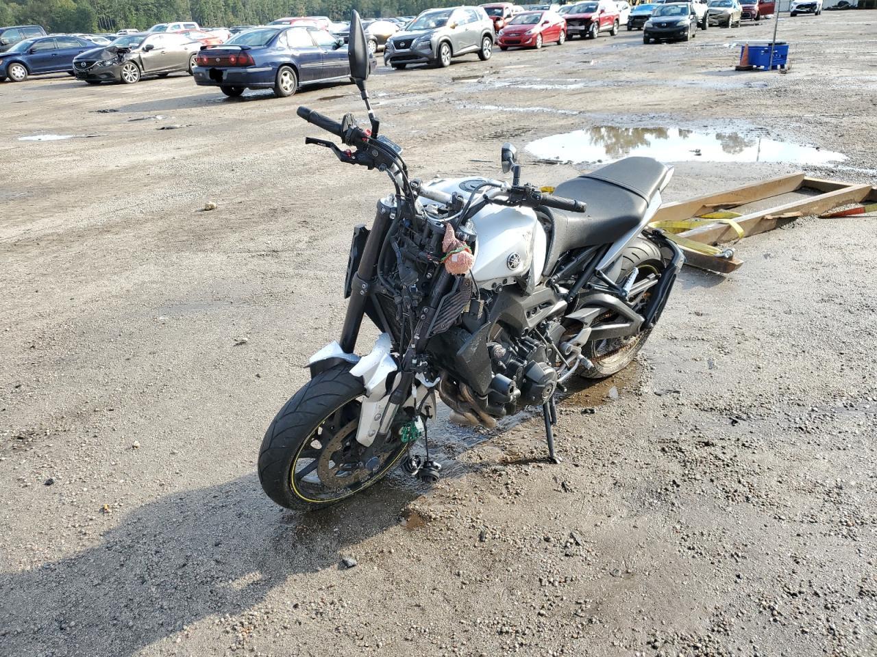 Изображение 1 2017 YAMAHA FZ09  2017 с VIN JYARN53E4HA002395