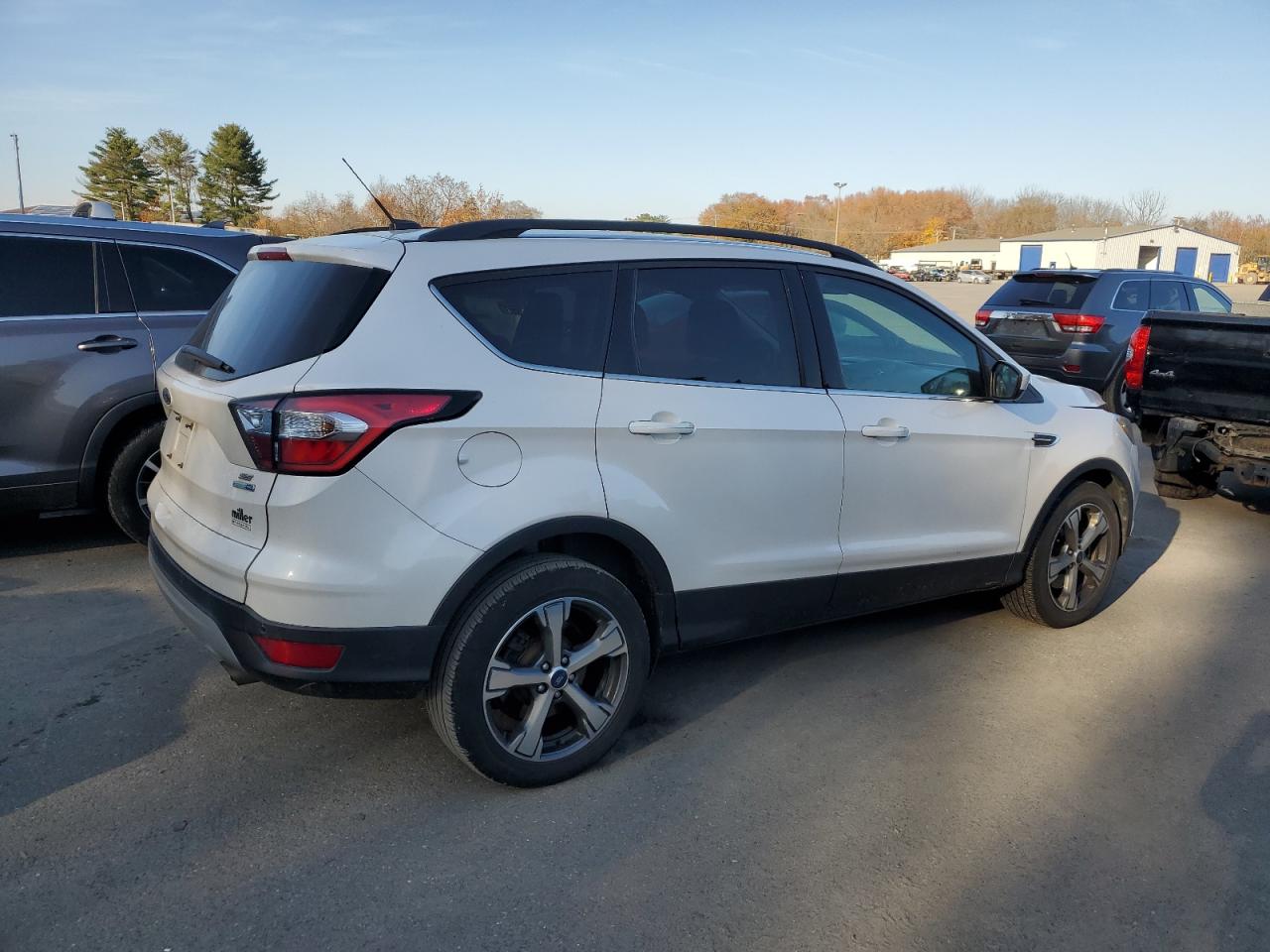 Image 3 of 2017 FORD ESCAPE SE 2017 with VIN 1FMCU9GDXHUC30840